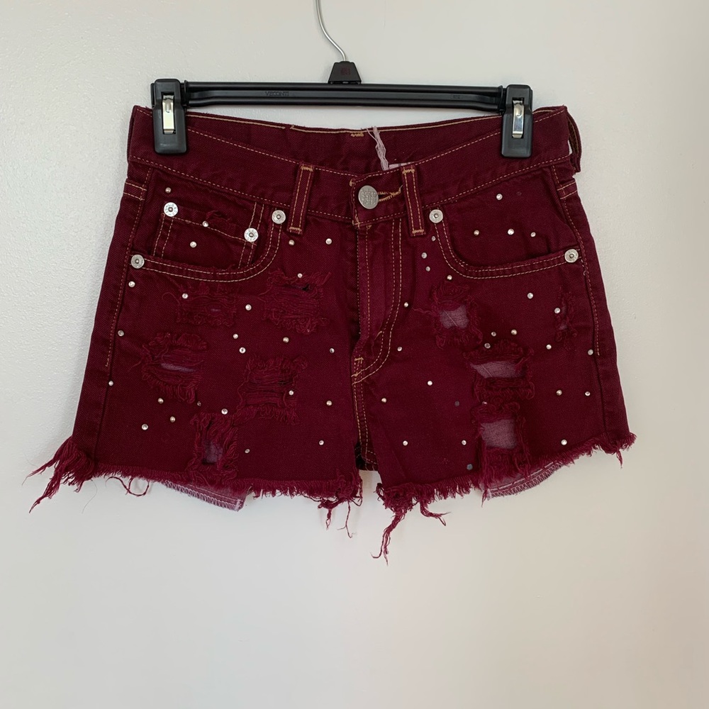 Levi’s Furst of a Kind Brand Ripped Shorts!